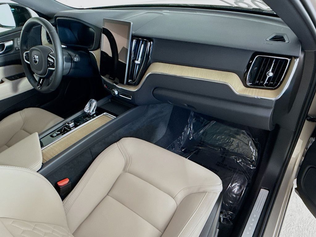 2026 Volvo XC60 Plus - Photo 29
