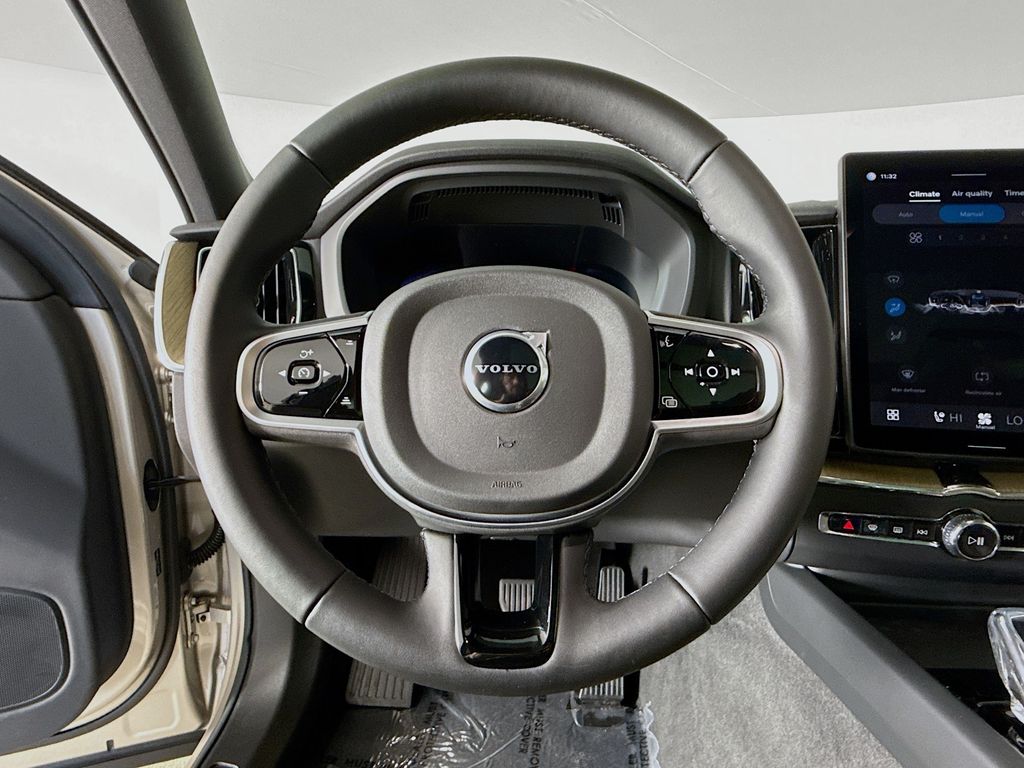 2026 Volvo XC60 Plus - Photo 11