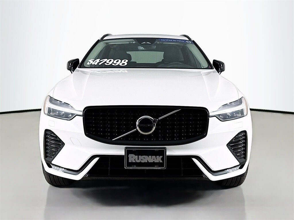 2025 Volvo XC60 B5 Core photo 2