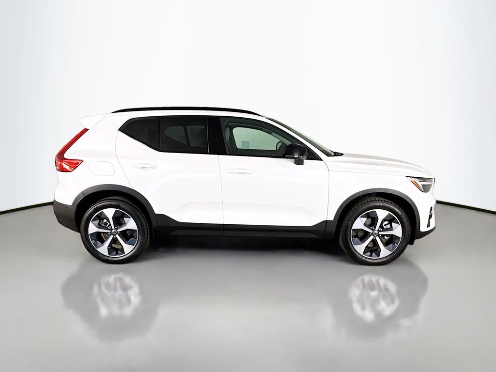 2026 Volvo XC40 Plus - Photo 8