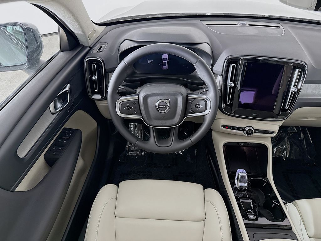 2026 Volvo XC40 Plus - Photo 23