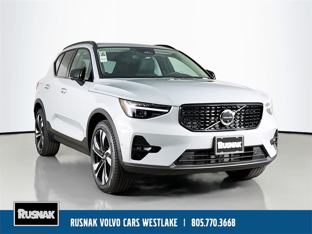 2026 Volvo XC40 B5 Plus Dark AWD's photo