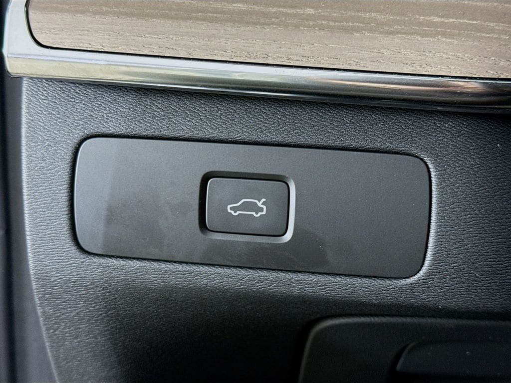 2026 Volvo XC90 Ultra - Photo 9