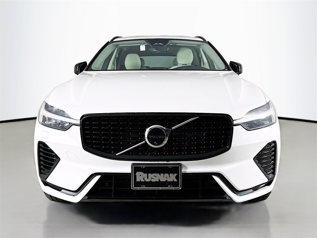 2025 Volvo XC60 Hybrid T8 Plus photo 2