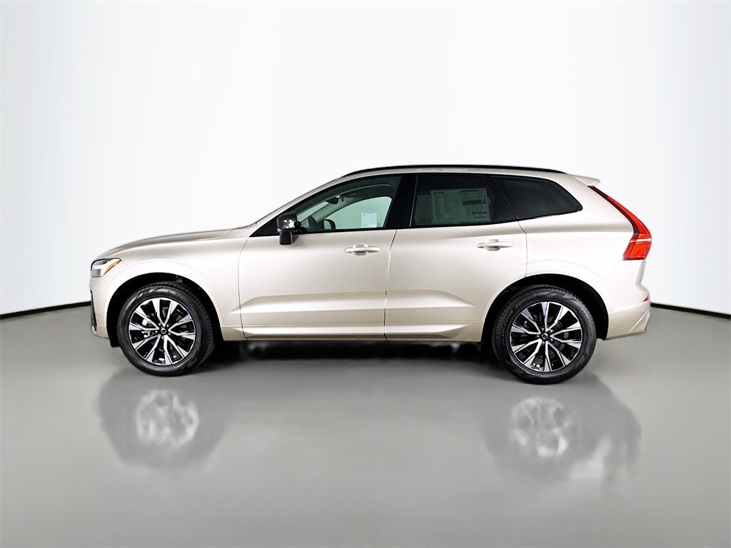 2025 Volvo XC60 B5 Core photo 4