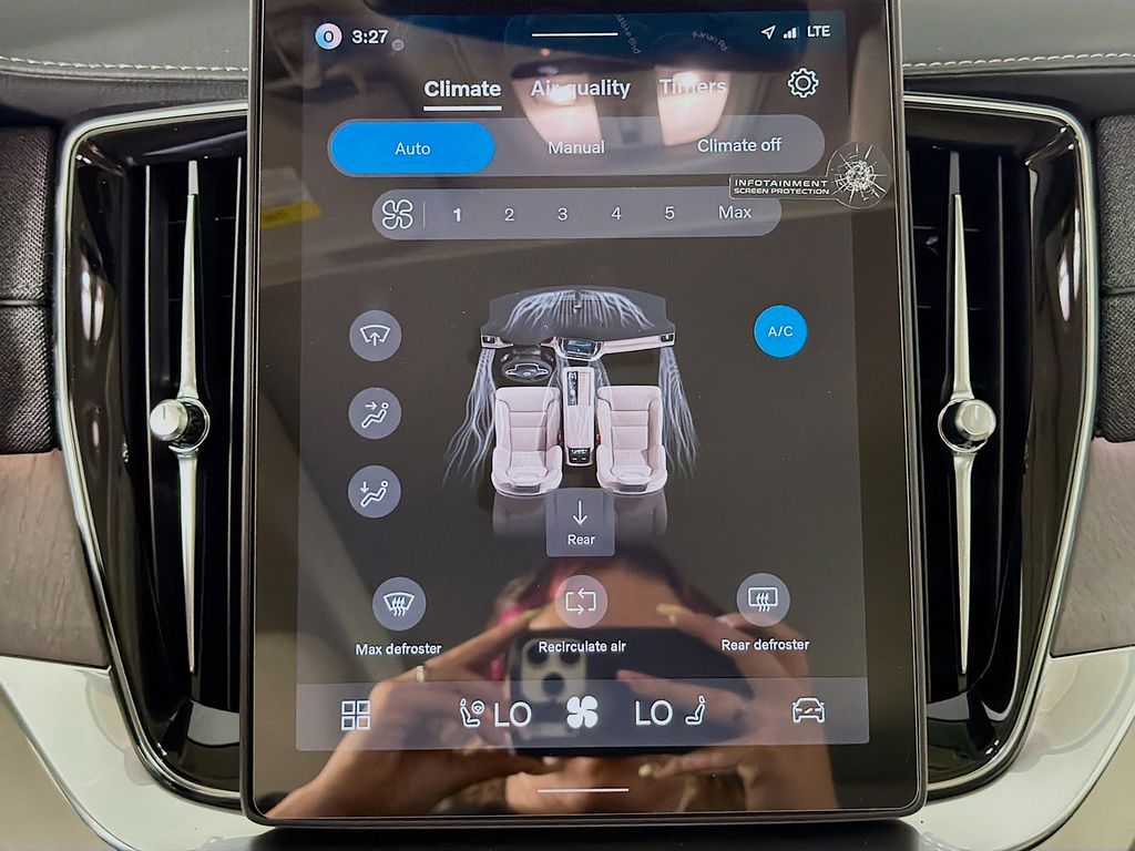 2026 Volvo XC90 Ultra - Photo 16
