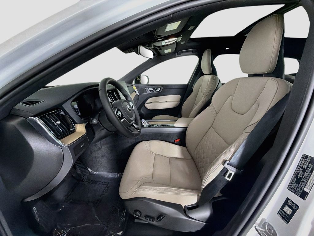 2026 Volvo XC60 Plus - Photo 21