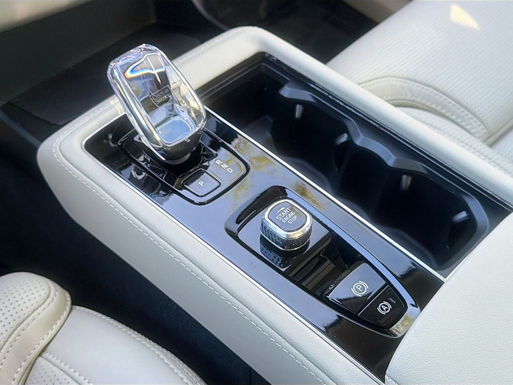 2026 Volvo XC90 Ultra - Photo 16