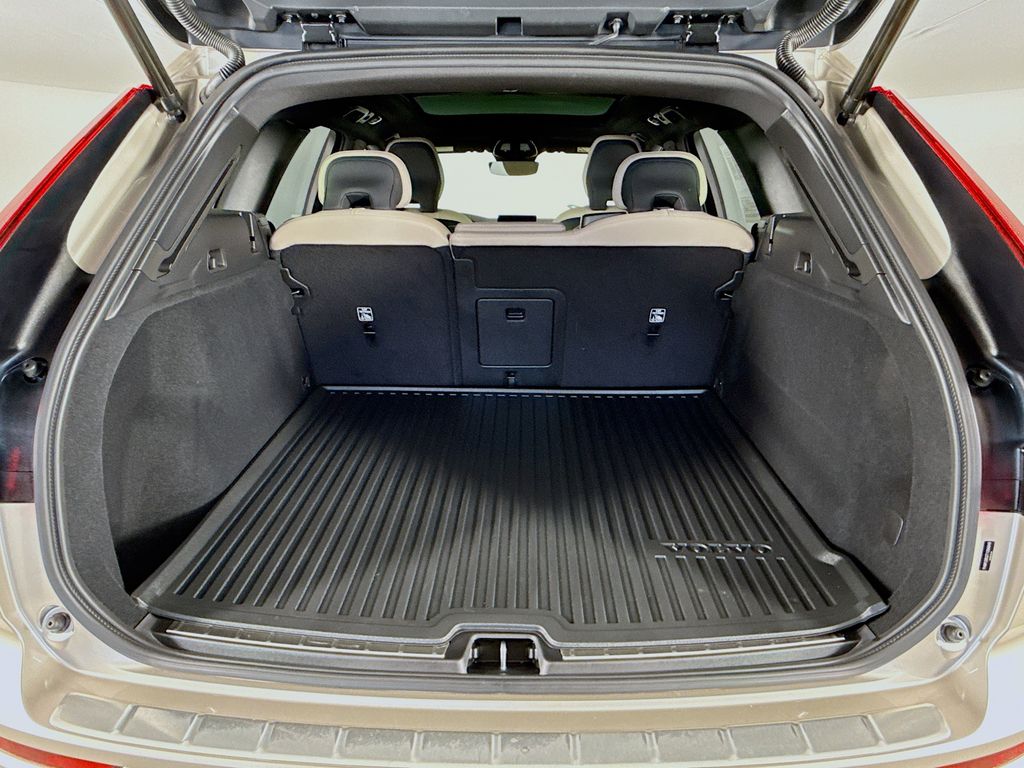 2026 Volvo XC60 Plus - Photo 26