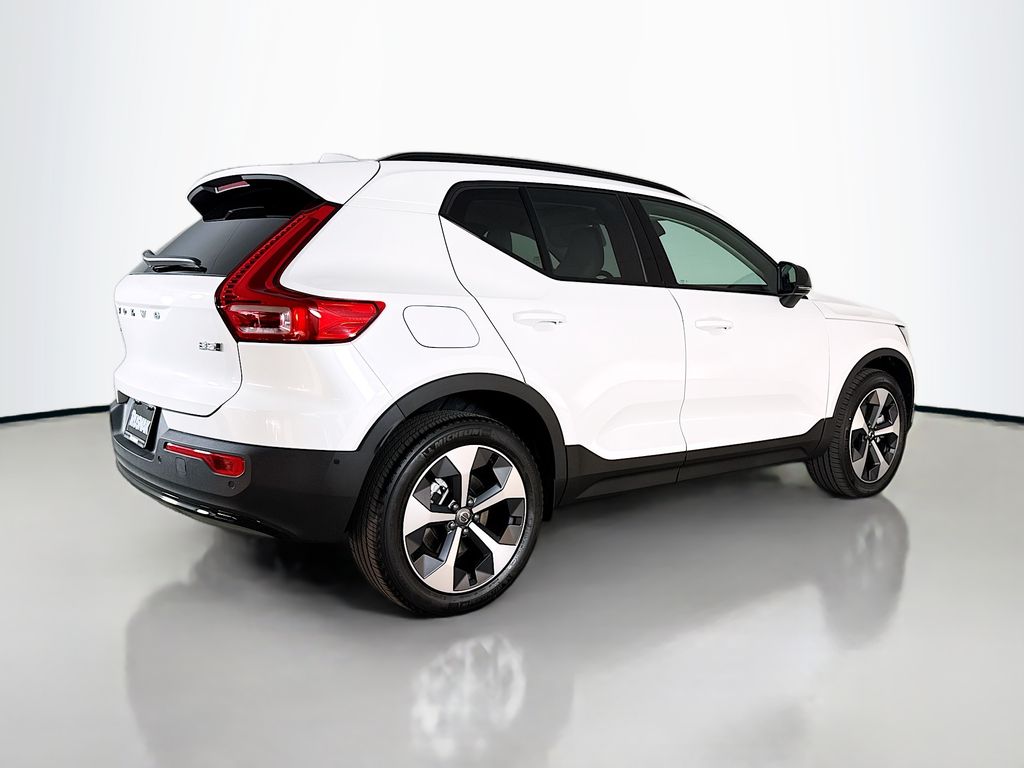 2026 Volvo XC40 Plus - Photo 7