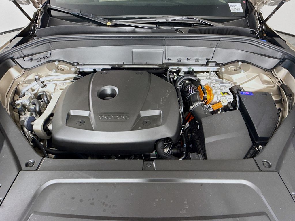 2026 Volvo XC90 Plus - Photo 33