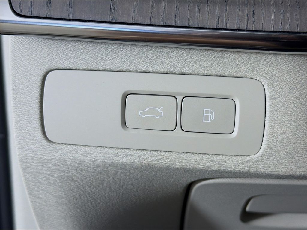 2026 Volvo XC90 Ultra - Photo 10