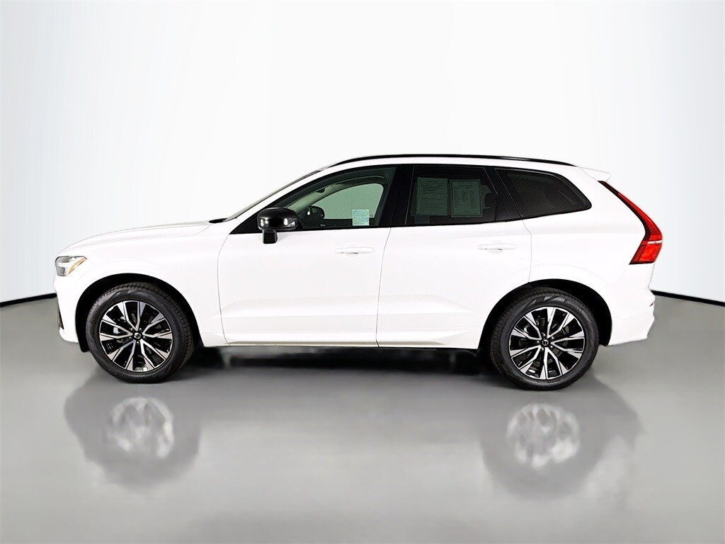2025 Volvo XC60 B5 Core photo 4