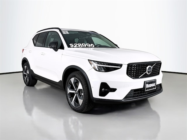 2023 Volvo XC40 B5 Plus Dark Theme SUV