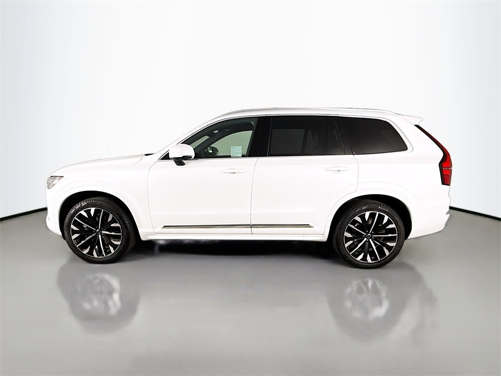 2026 Volvo XC90 B5 Plus photo 4