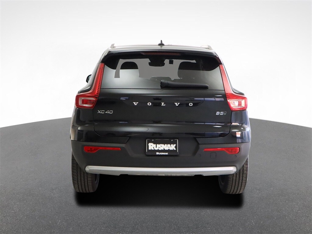 2025 Volvo XC40 Core photo 4