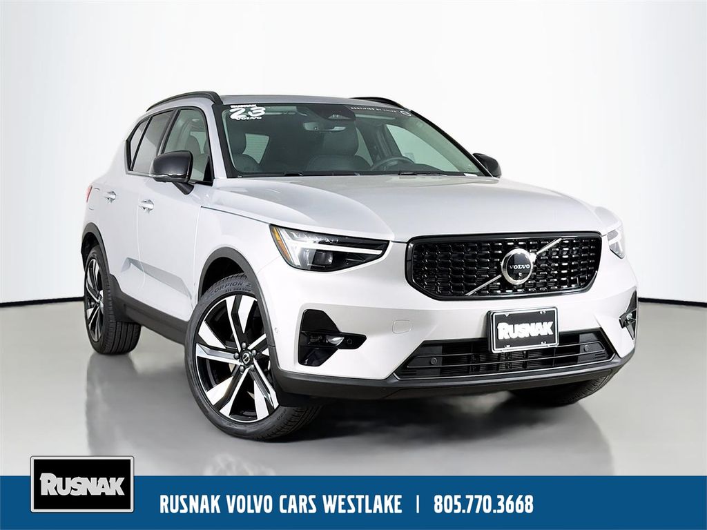 2023 Volvo XC40 B5 Ultimate Dark AWD's photo