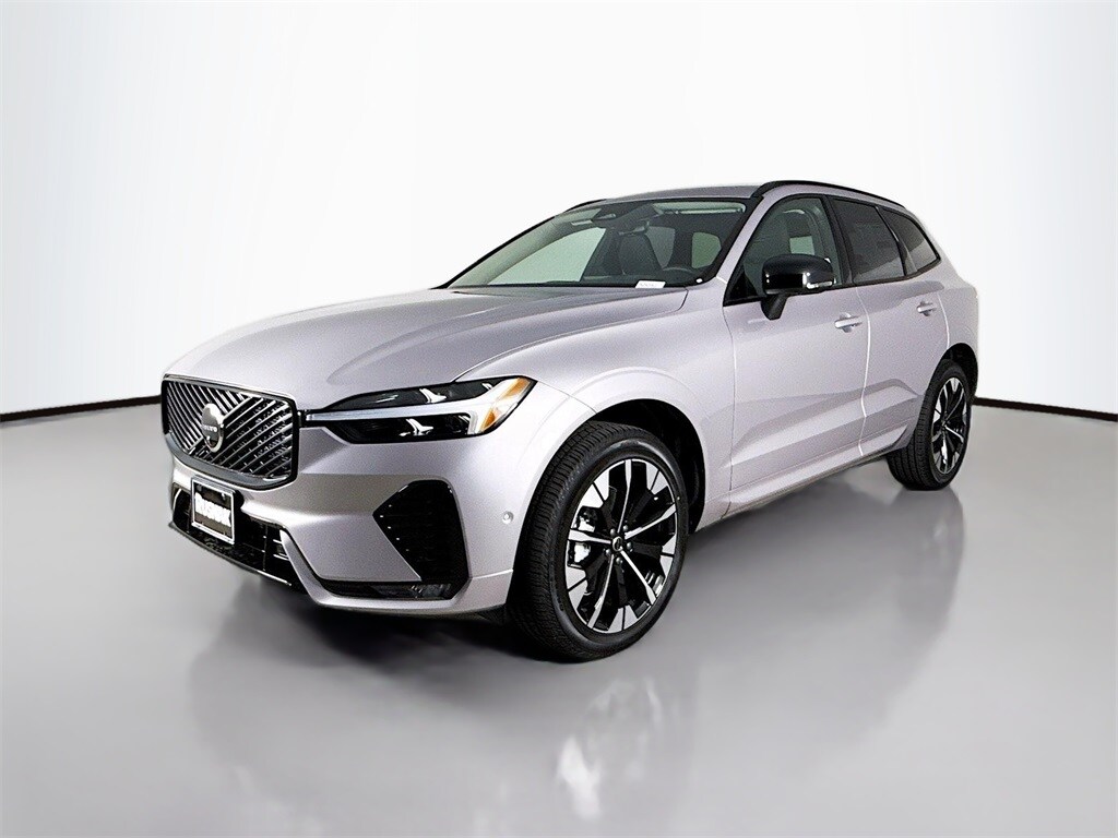 2026 Volvo XC60 B5 Plus photo 3