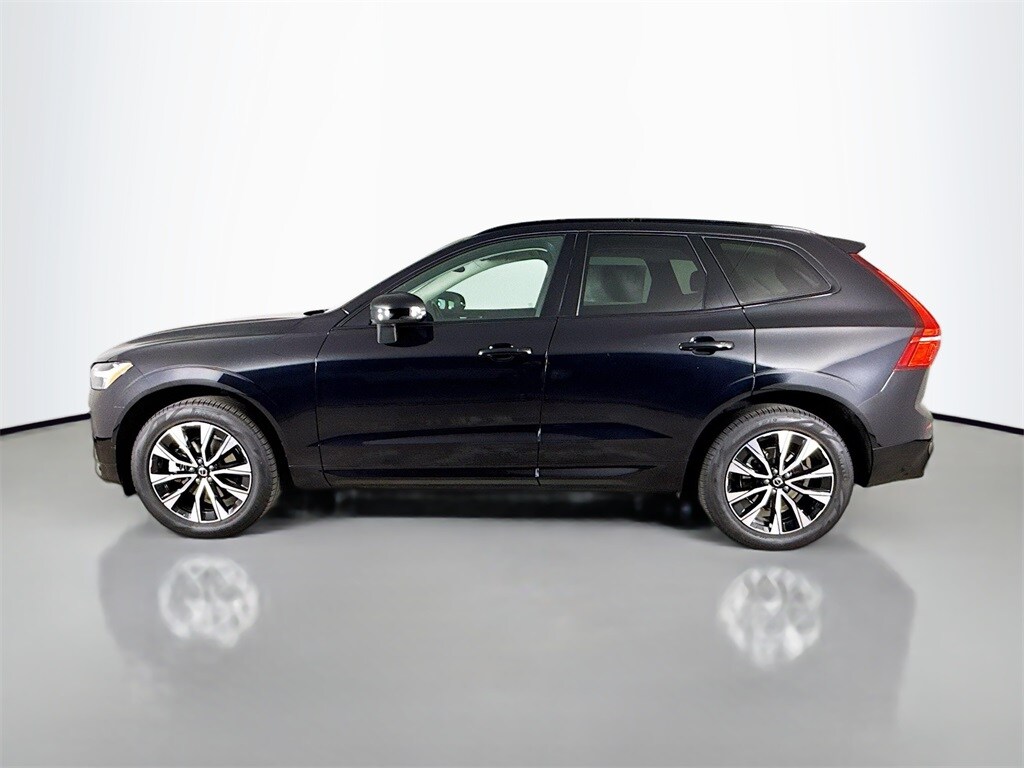 2025 Volvo XC60 B5 Core photo 3