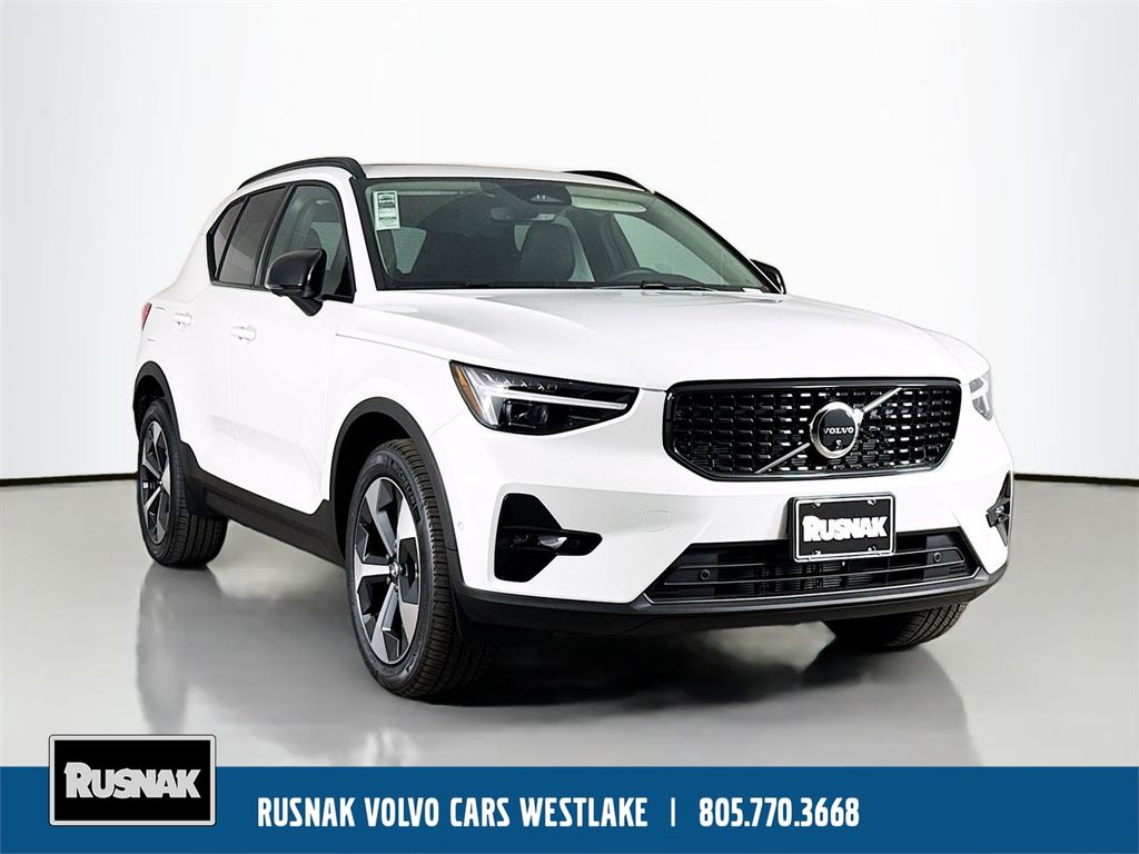 2026 Volvo XC40 B5 Plus Dark AWD's photo