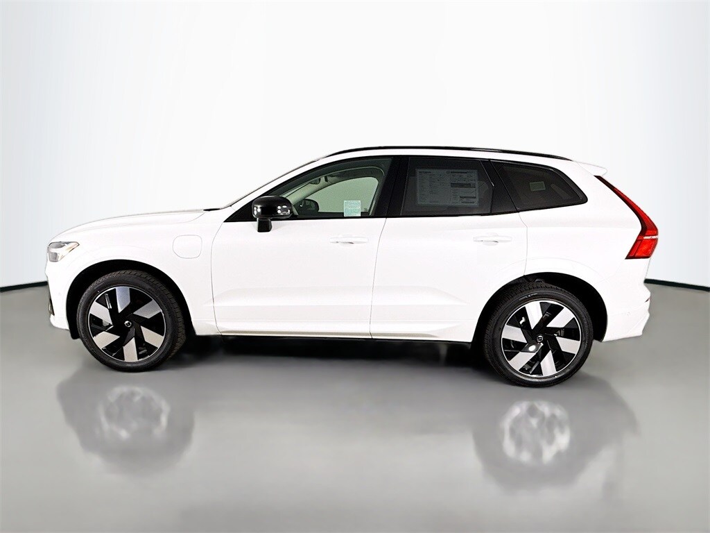 2025 Volvo XC60 Hybrid T8 Plus photo 3