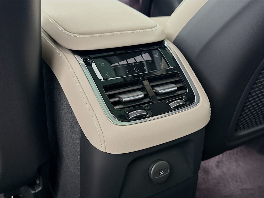 2026 Volvo XC90 Plus - Photo 27
