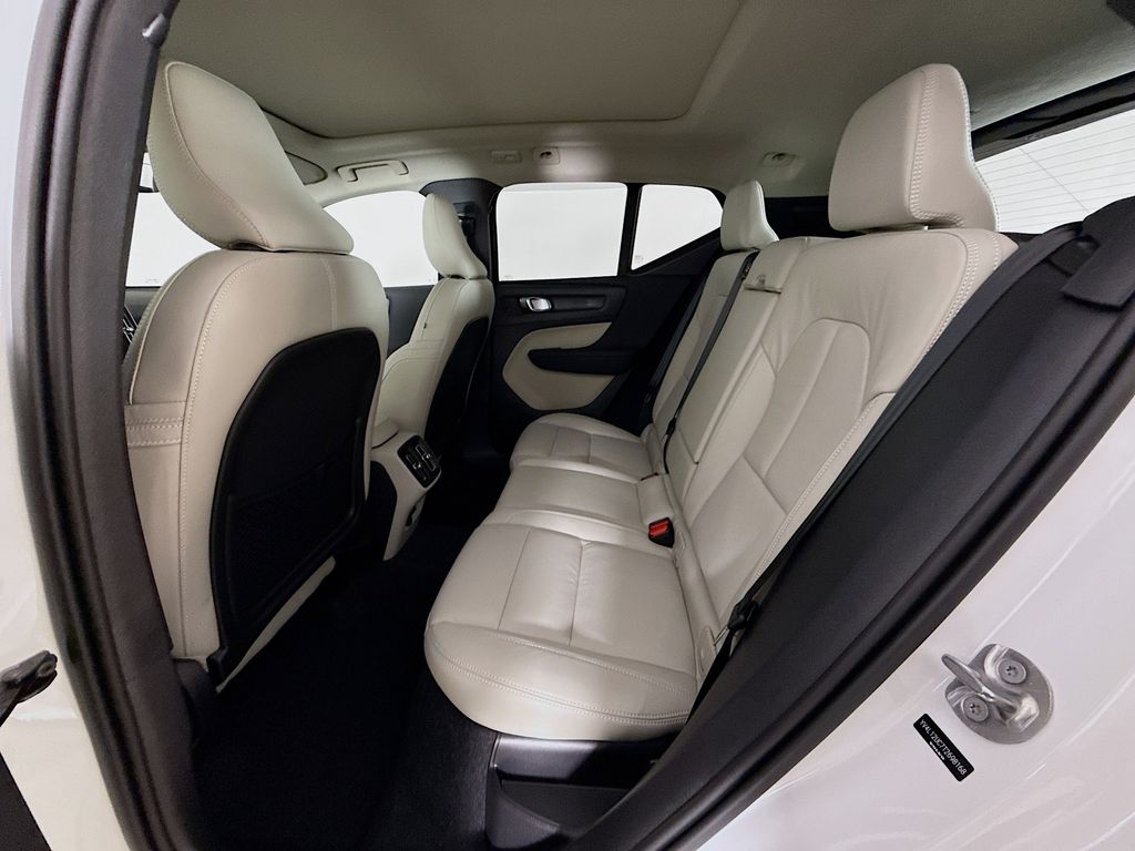 2026 Volvo XC40 Plus - Photo 24