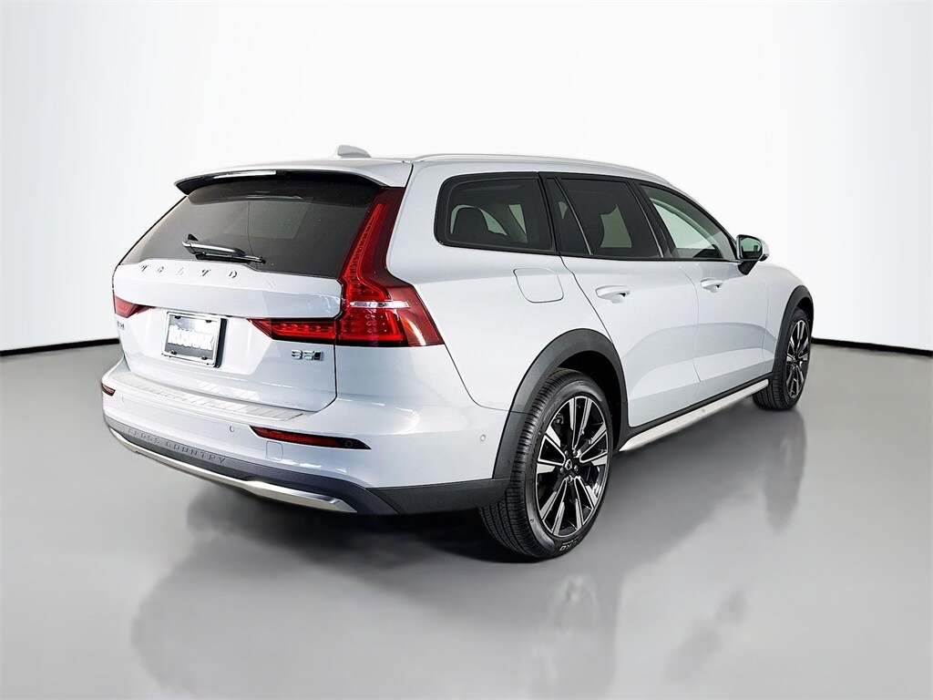 2026 Volvo V60 Cross Country Ultra - Photo 7
