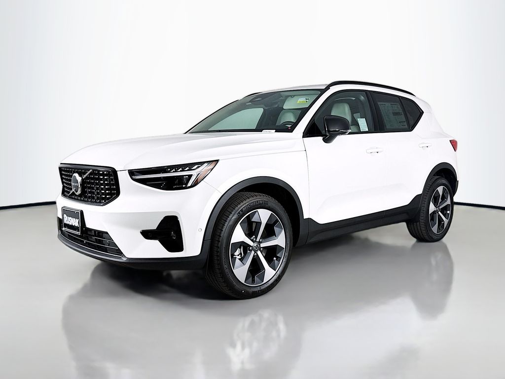 2026 Volvo XC40 Plus - Photo 3