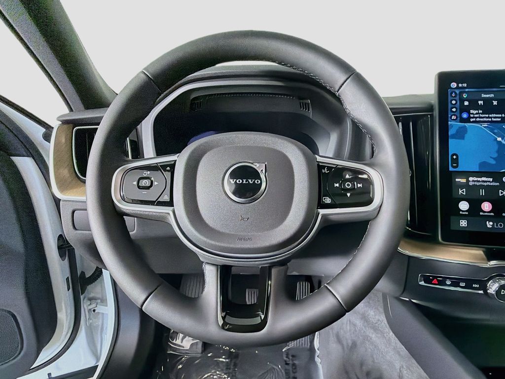 2026 Volvo XC60 Plus - Photo 11