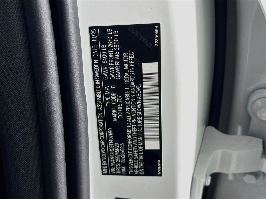 2026 Volvo XC60 Plus - Photo 32