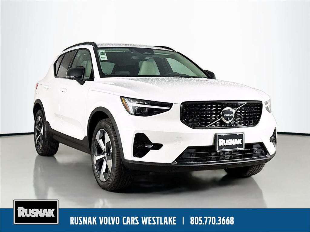 2026 Volvo XC40 B5 Plus Dark AWD's photo