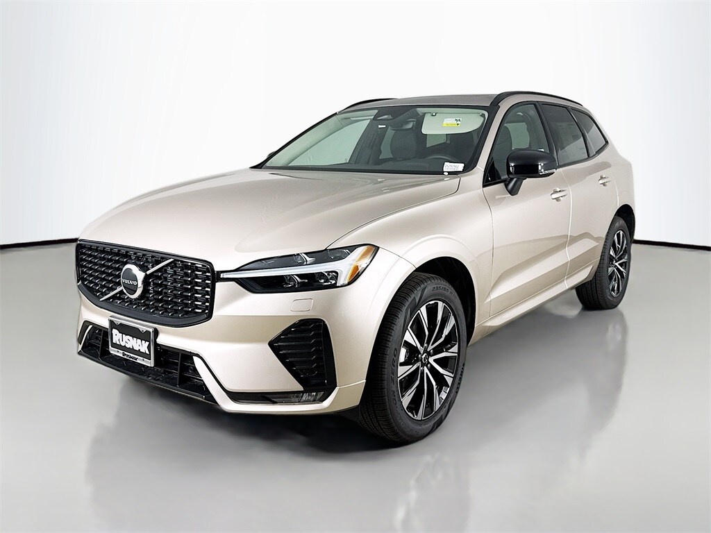 2025 Volvo XC60 B5 Core photo 3