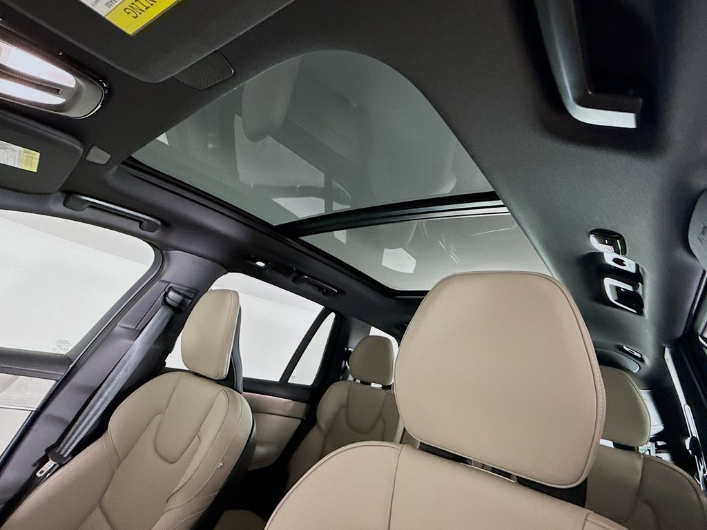 2026 Volvo XC90 Plus - Photo 23