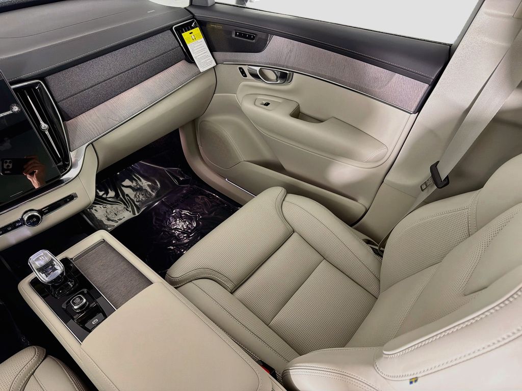 2026 Volvo XC90 Ultra - Photo 25
