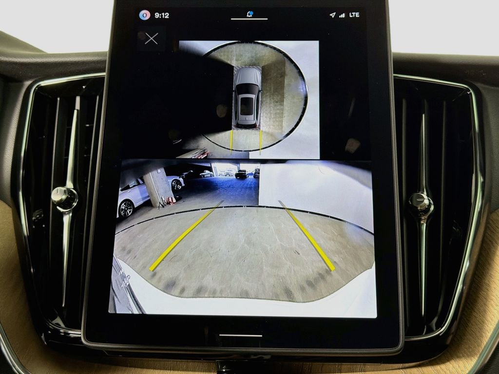2026 Volvo XC60 Plus - Photo 14