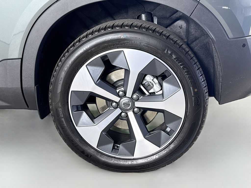 2026 Volvo XC40 Plus - Photo 32