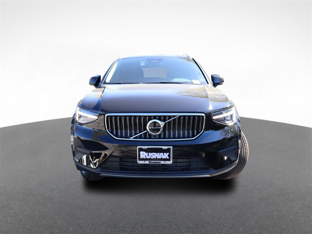 2025 Volvo XC40 Core photo 3
