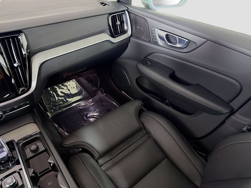 2026 Volvo V60 Cross Country Ultra - Photo 25