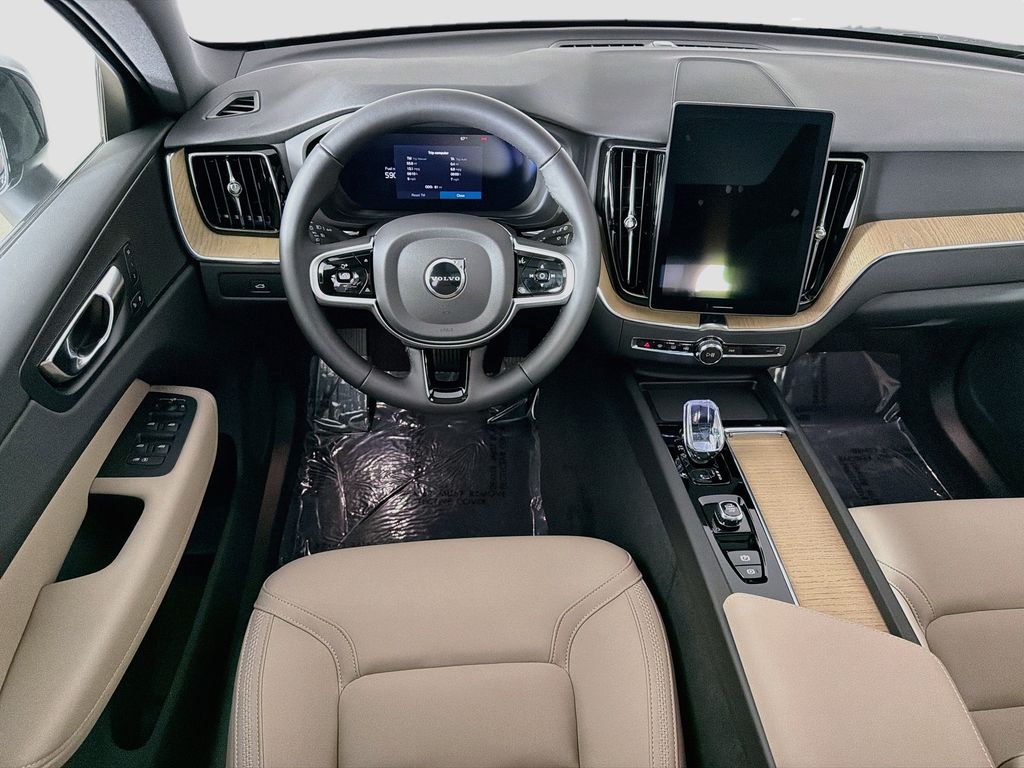 2026 Volvo XC60 Plus - Photo 23