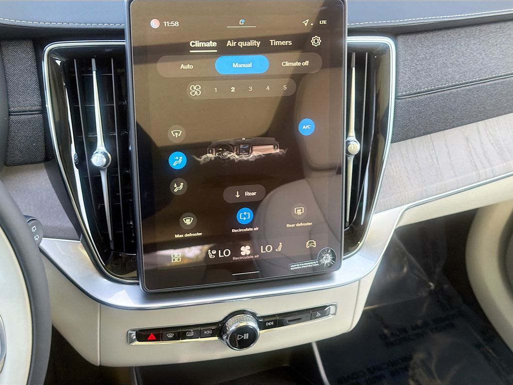 2026 Volvo XC90 Ultra - Photo 15
