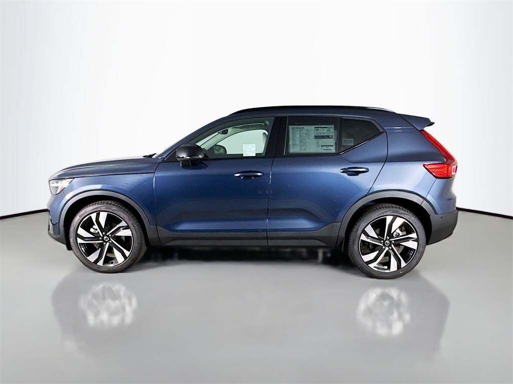 2026 Volvo XC40 photo 4