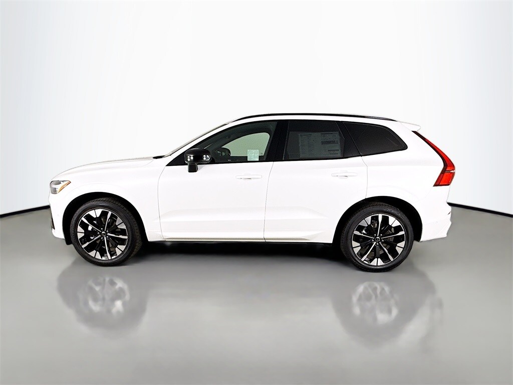 2026 Volvo XC60 B5 Plus photo 4