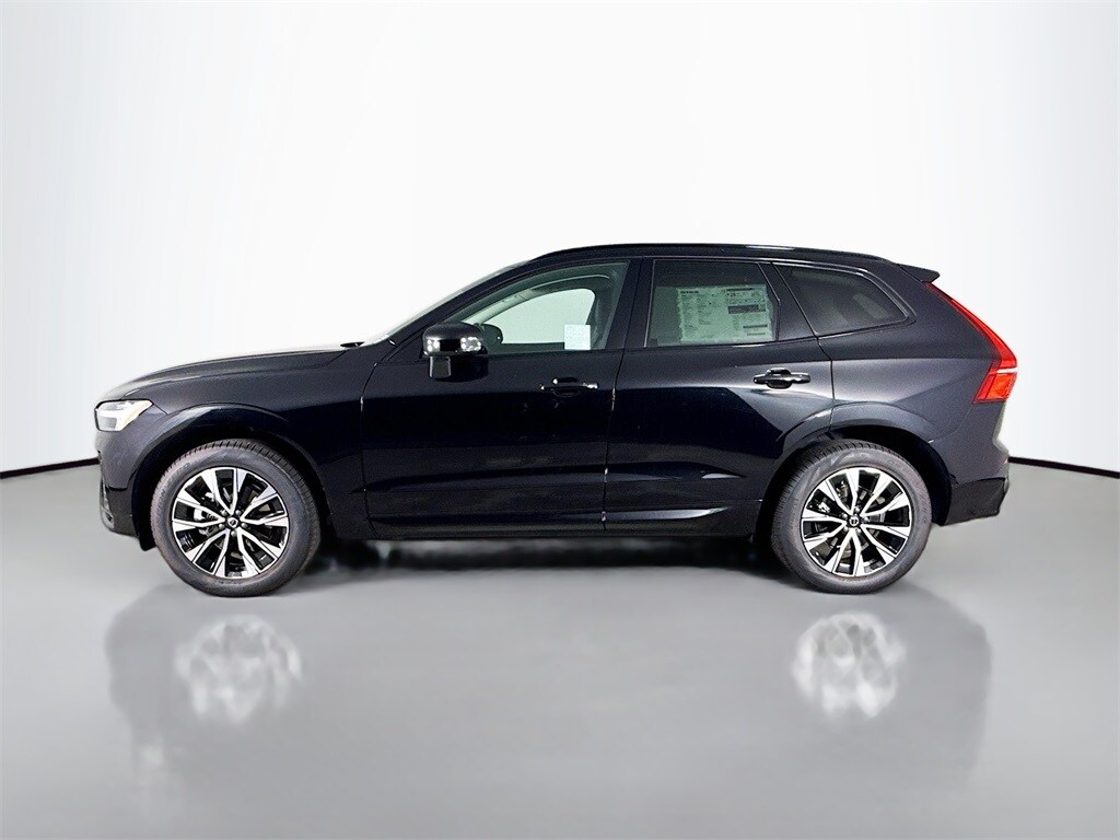 2025 Volvo XC60 B5 Core photo 3