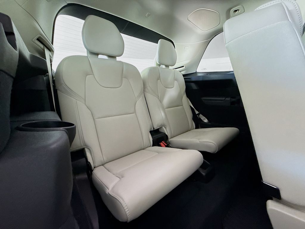 2026 Volvo XC90 Ultra - Photo 29