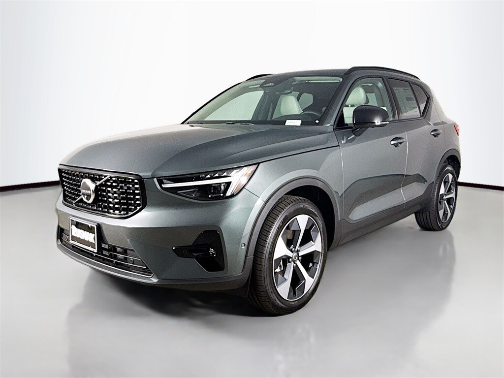 2026 Volvo XC40 Plus photo 3