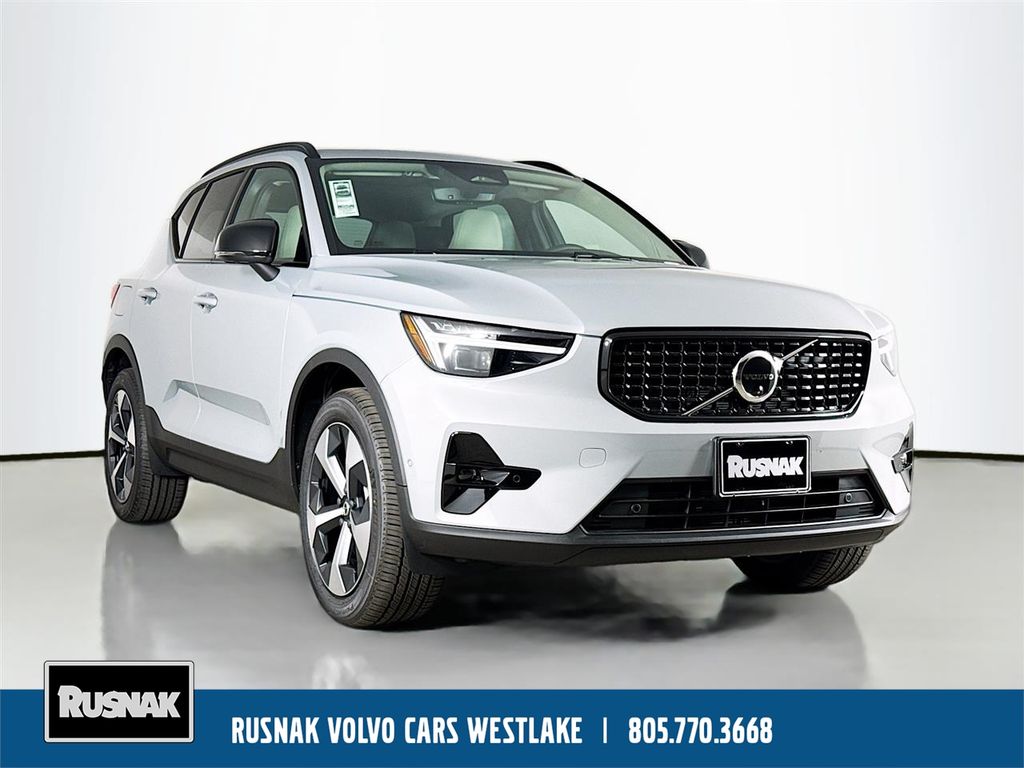 2026 Volvo XC40 B5 Plus Dark AWD's photo
