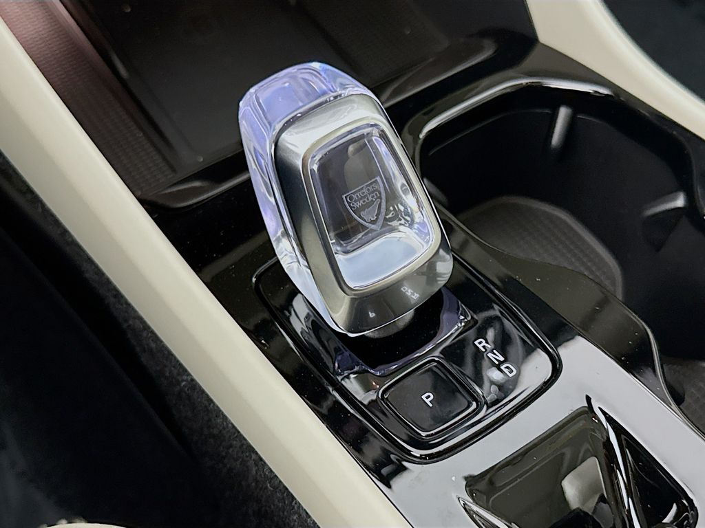2026 Volvo XC40 Plus - Photo 17