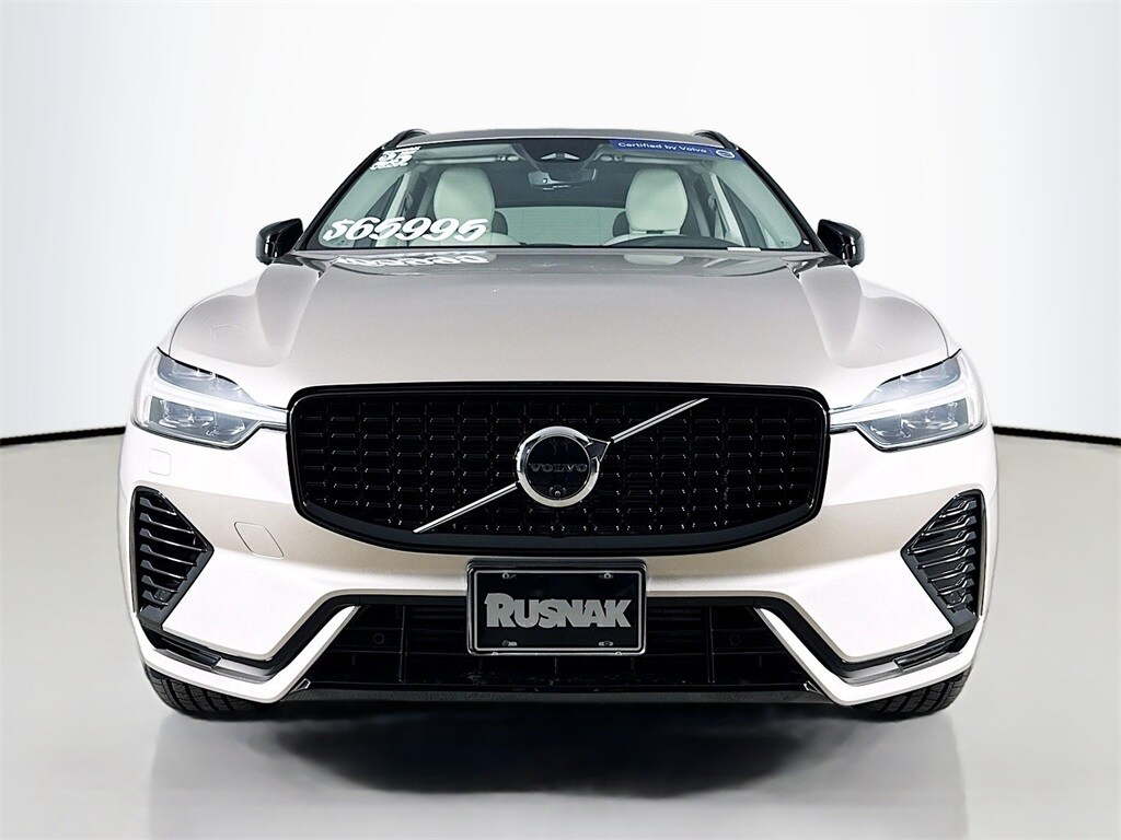 2025 Volvo XC60 Hybrid T8 Plus photo 2