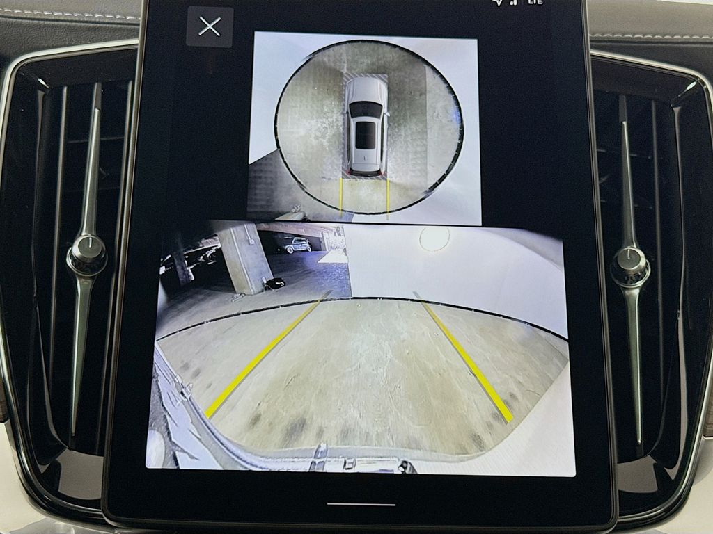2026 Volvo XC90 Plus - Photo 14